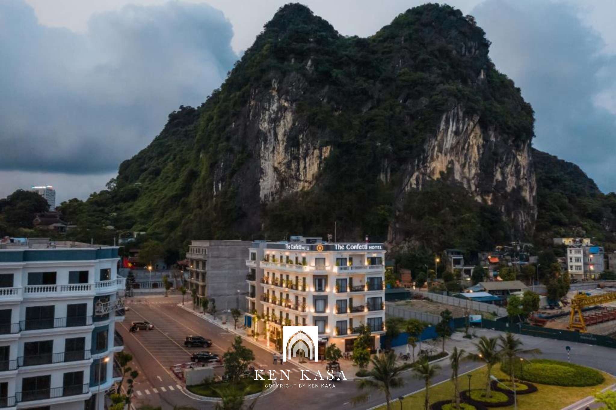 Tổng thể kiến trúc của khách sạn The Confetti Ha Long Hotel
